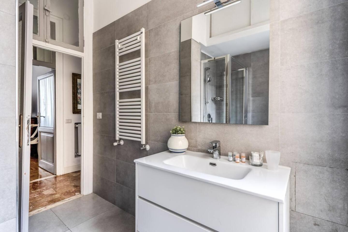 Lovely Renovated Flat By Vatican Apartment Rom