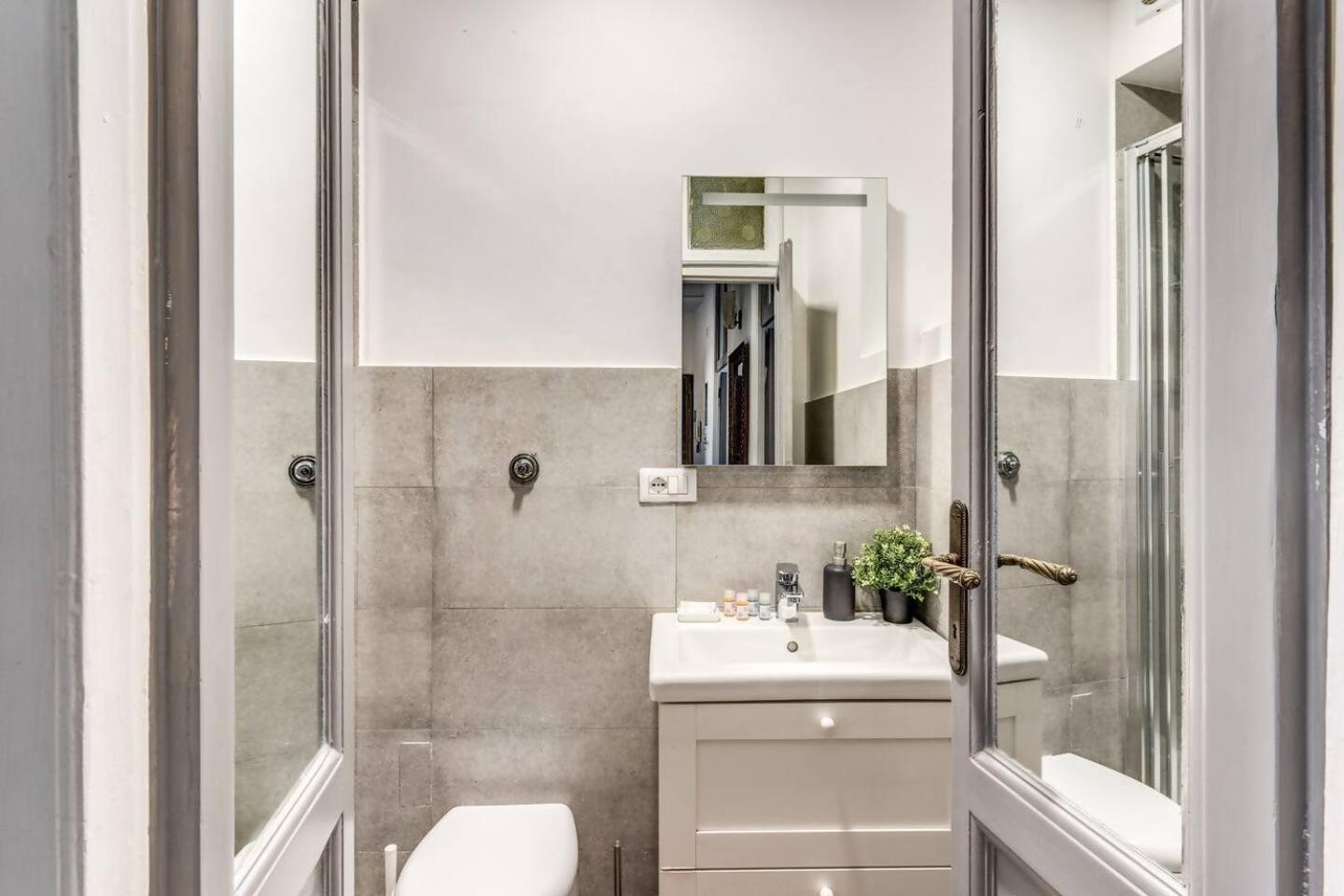 Lovely Renovated Flat By Vatican * Rom